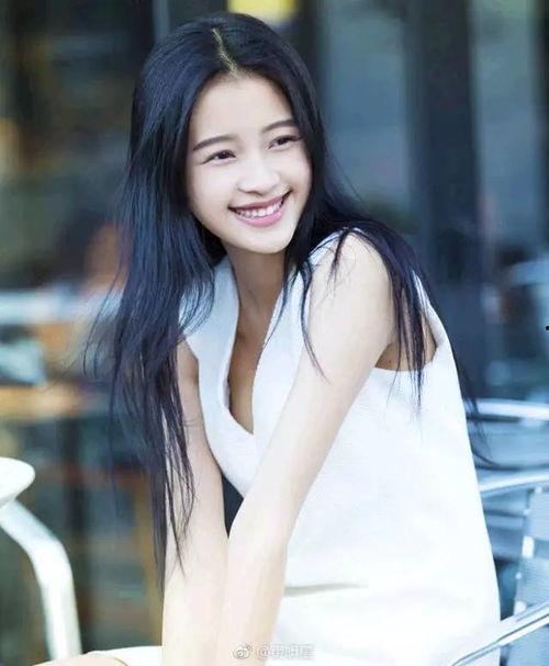 娱乐圈吃瓜李沁是谁啊,从庆余年到如懿传,她如何成为吃瓜群众的焦点?